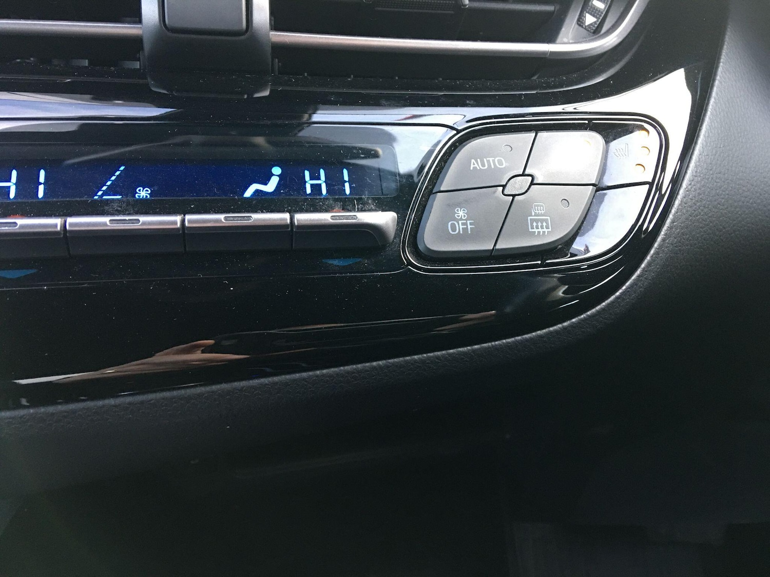 Used Toyota C-HR for sale - 77266942: Photo 44