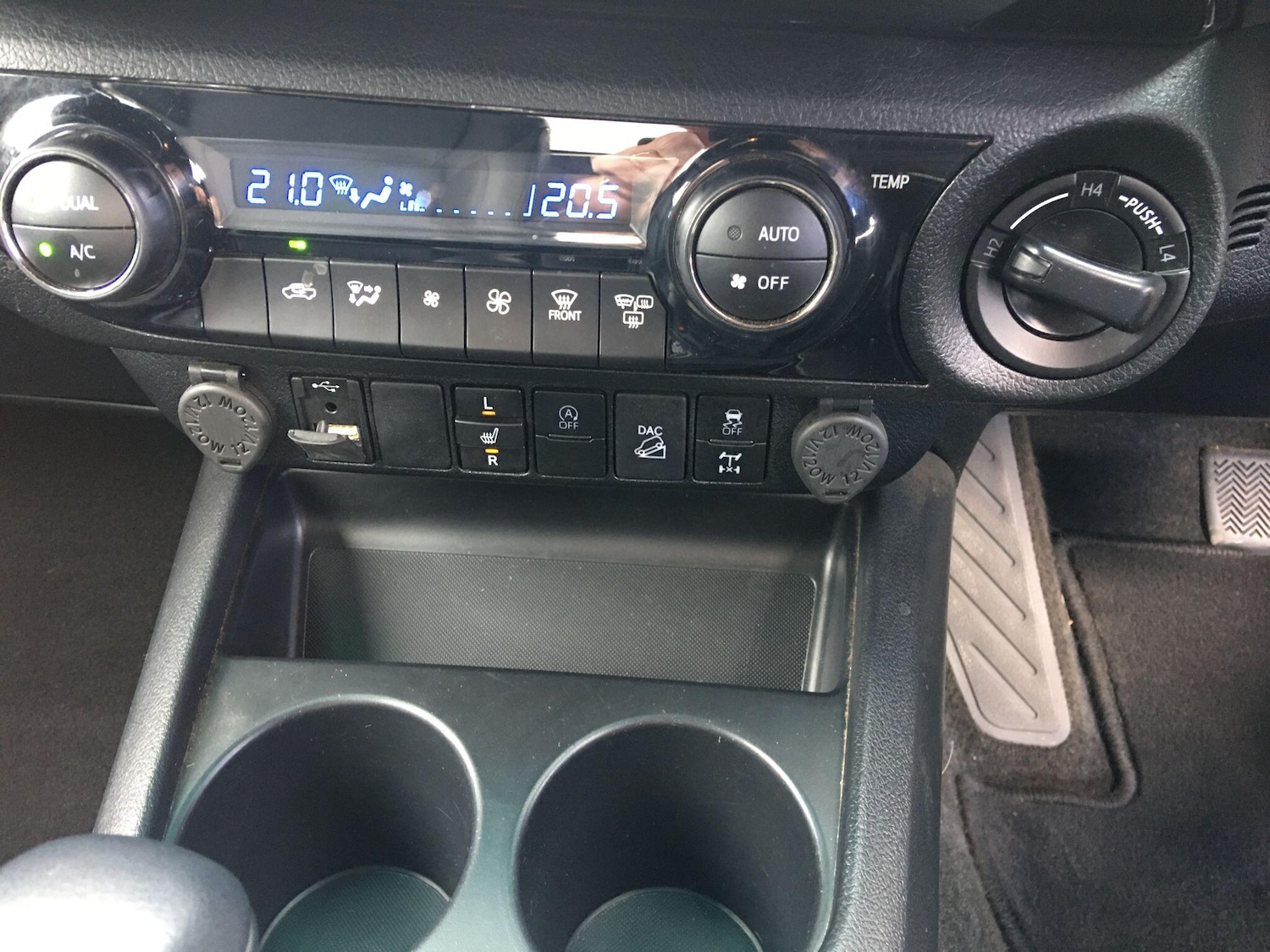 Used Toyota Hilux 2023 for sale - 76431813: Photo 35