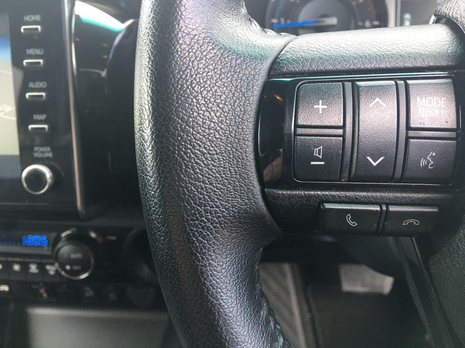 Used Toyota Hilux 2023 for sale - 76431813: Photo 36