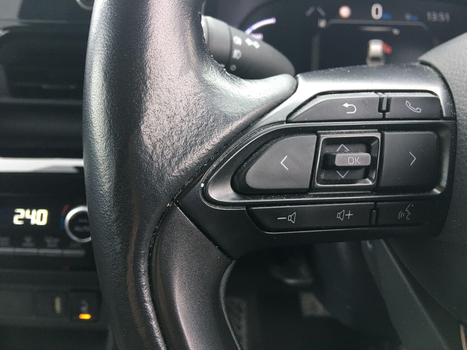 Used Toyota Yaris Cross for sale - 77441143: Photo 41