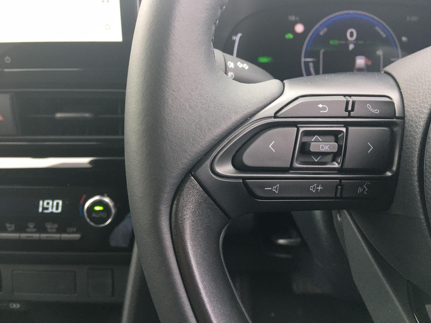 Used Toyota Yaris Cross for sale - 76728892: Photo 29