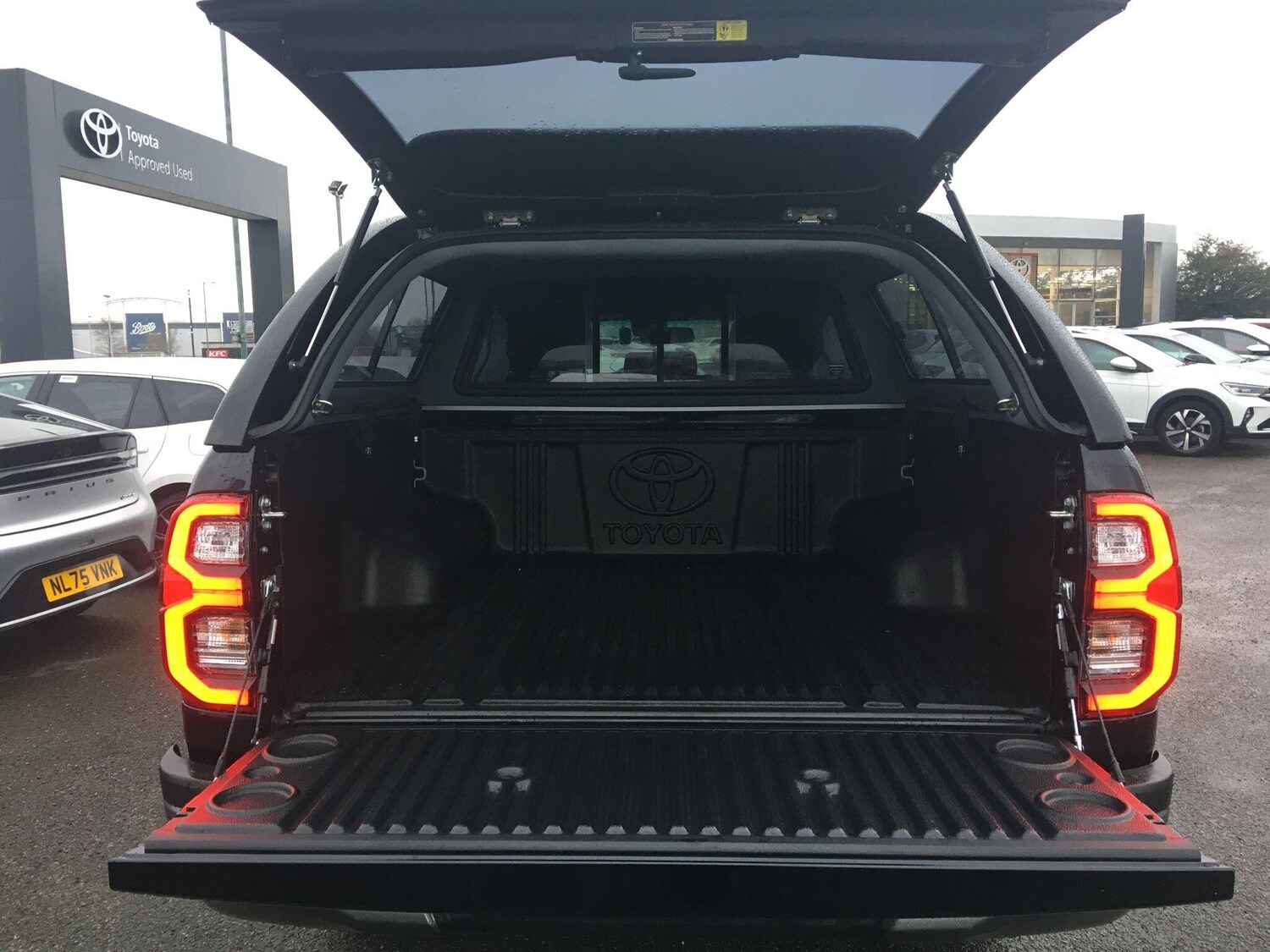 Used Toyota Hilux 2025 for sale - 77330923: Photo 13