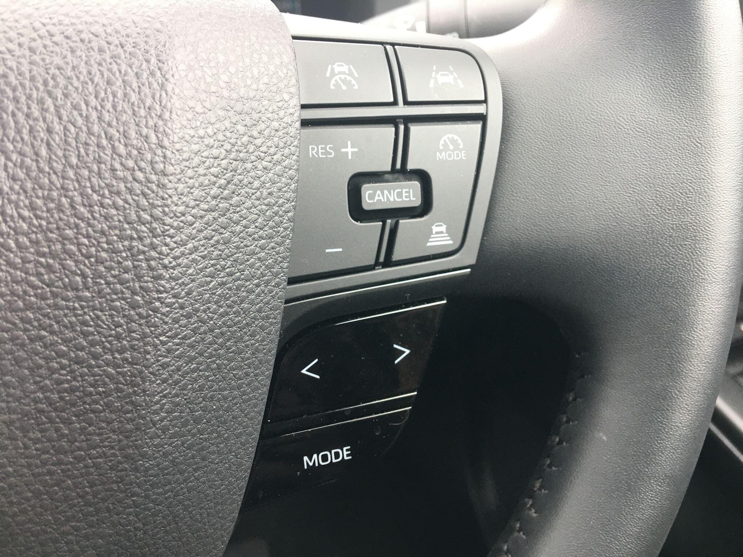 Used Toyota C-HR 2025 for sale - 78157223: Photo 40