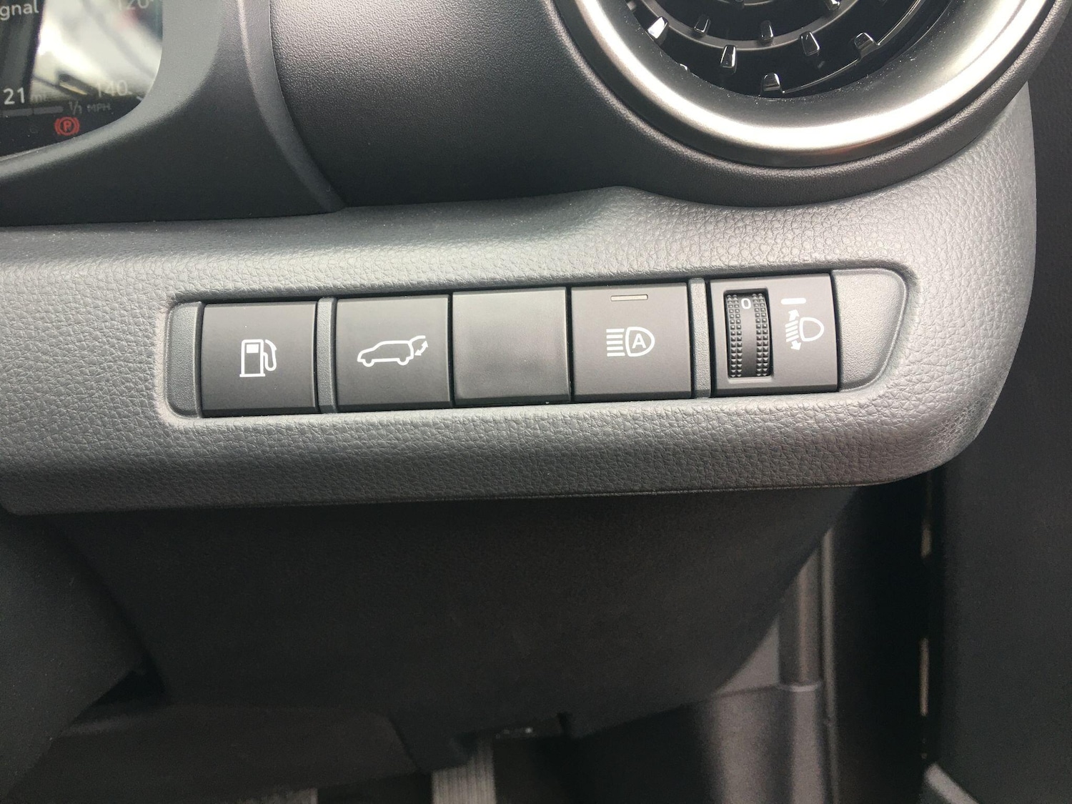 Used Toyota C-HR 2025 for sale - 78157223: Photo 41