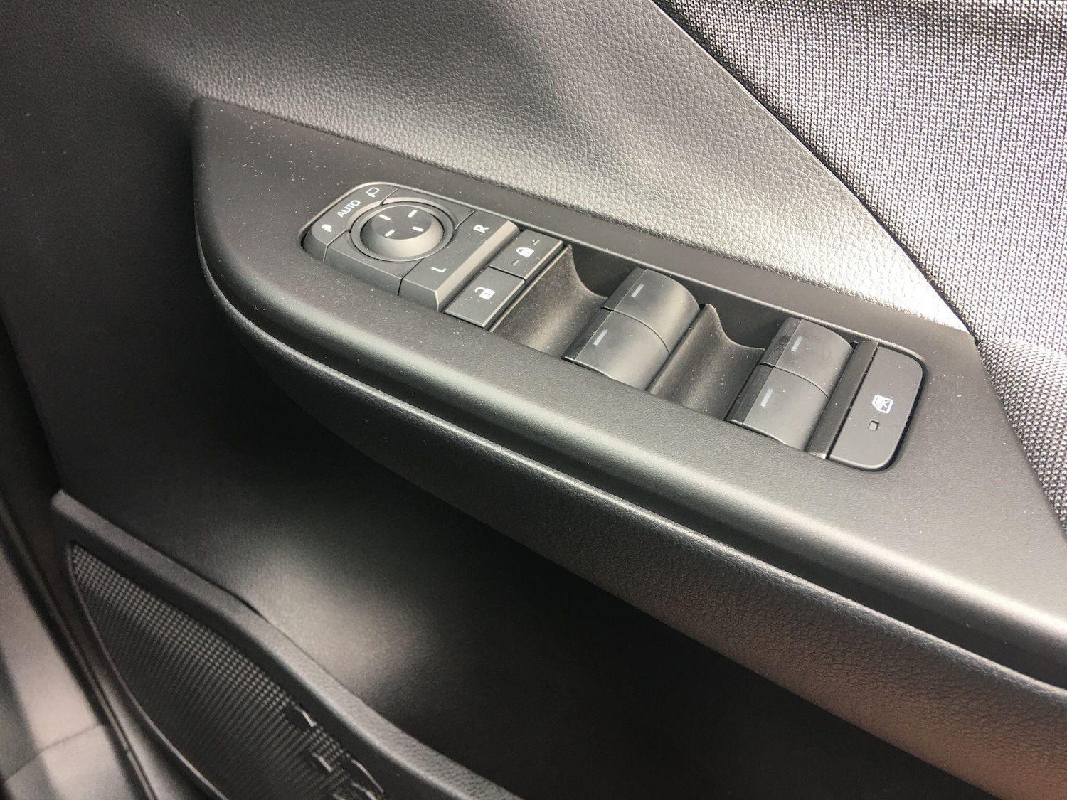 Used Toyota C-HR 2025 for sale - 78157223: Photo 42