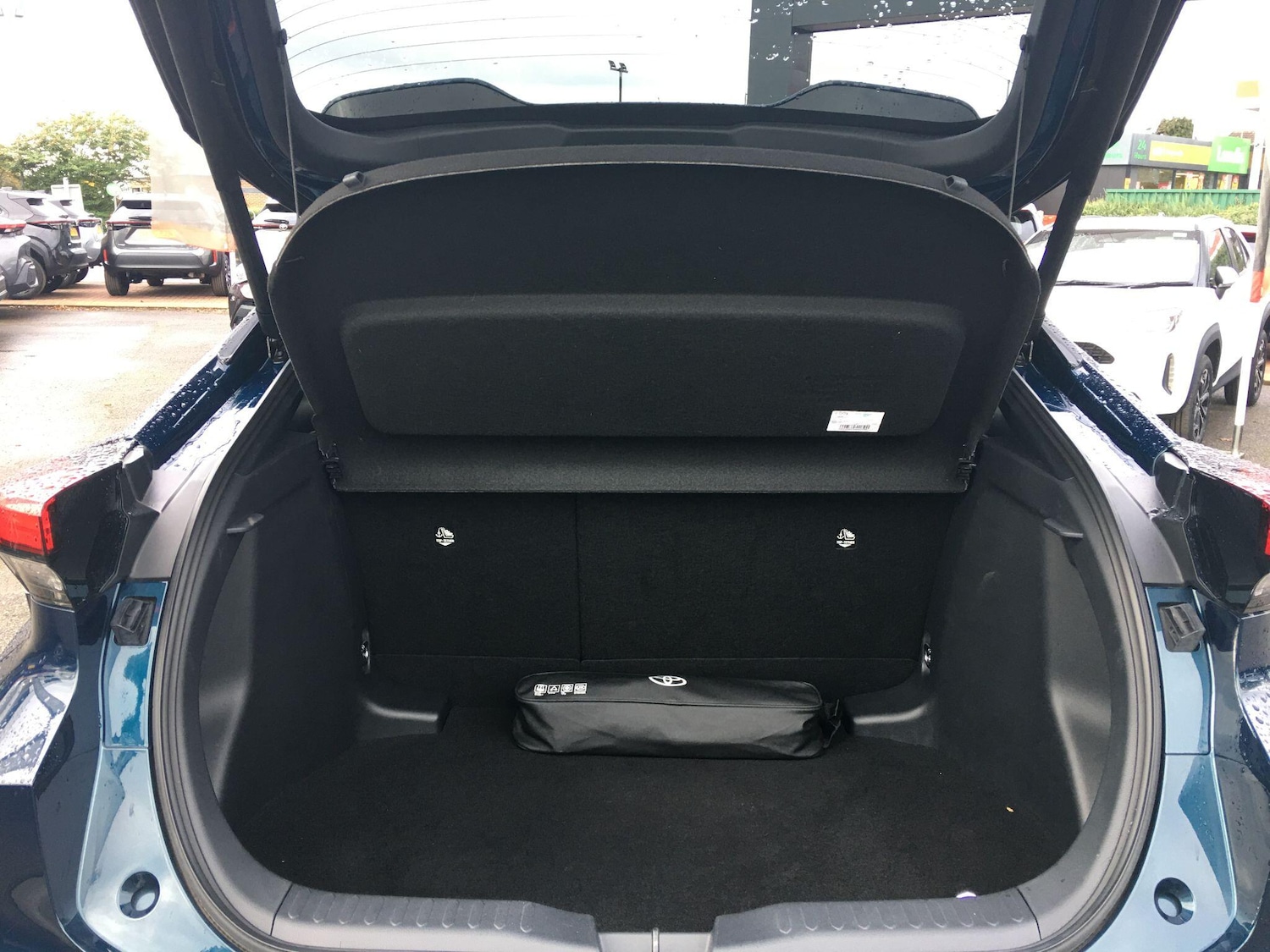 Used Toyota C-HR 2024 for sale - 76361356: Photo 12