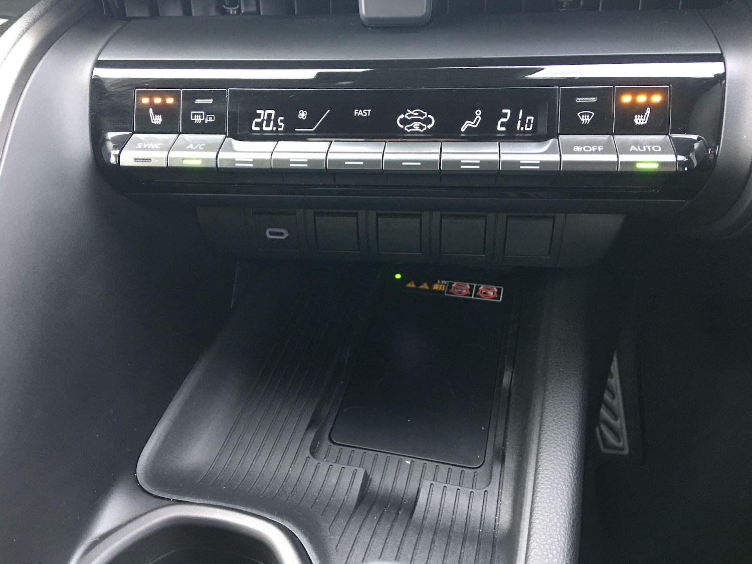 Used Toyota C-HR 2024 for sale - 76361356: Photo 25