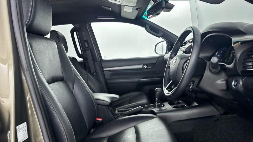 Used Toyota Hilux 2023 for sale - 77722559: Photo 13