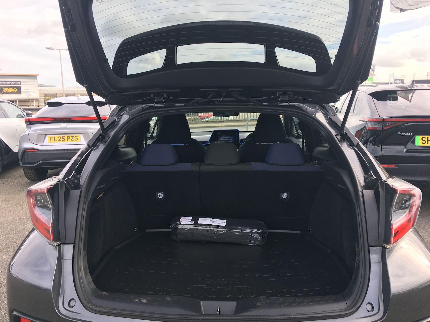 Used Toyota C-HR 2018 for sale - 77658383: Photo 12