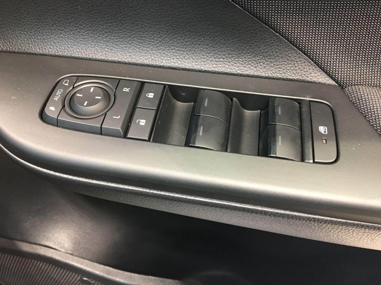 Used Toyota C-HR for sale - 77709476: Photo 32