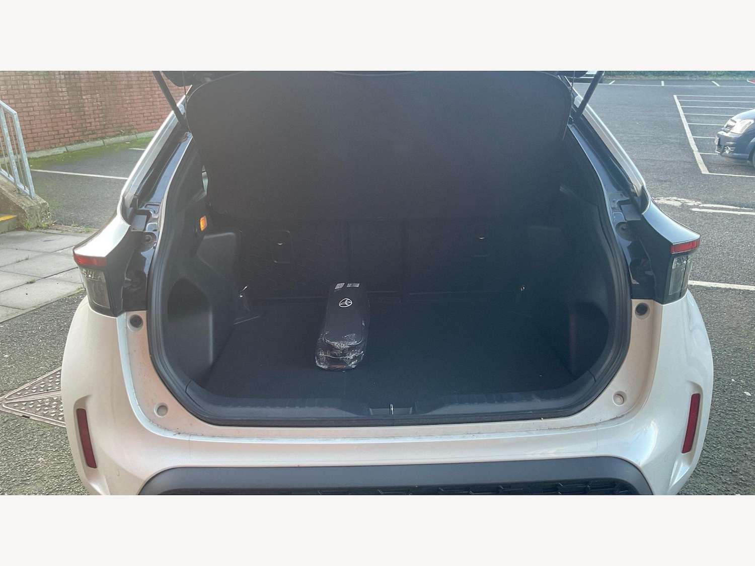 Used Toyota Yaris Cross 2024 for sale - 76942650: Photo 16