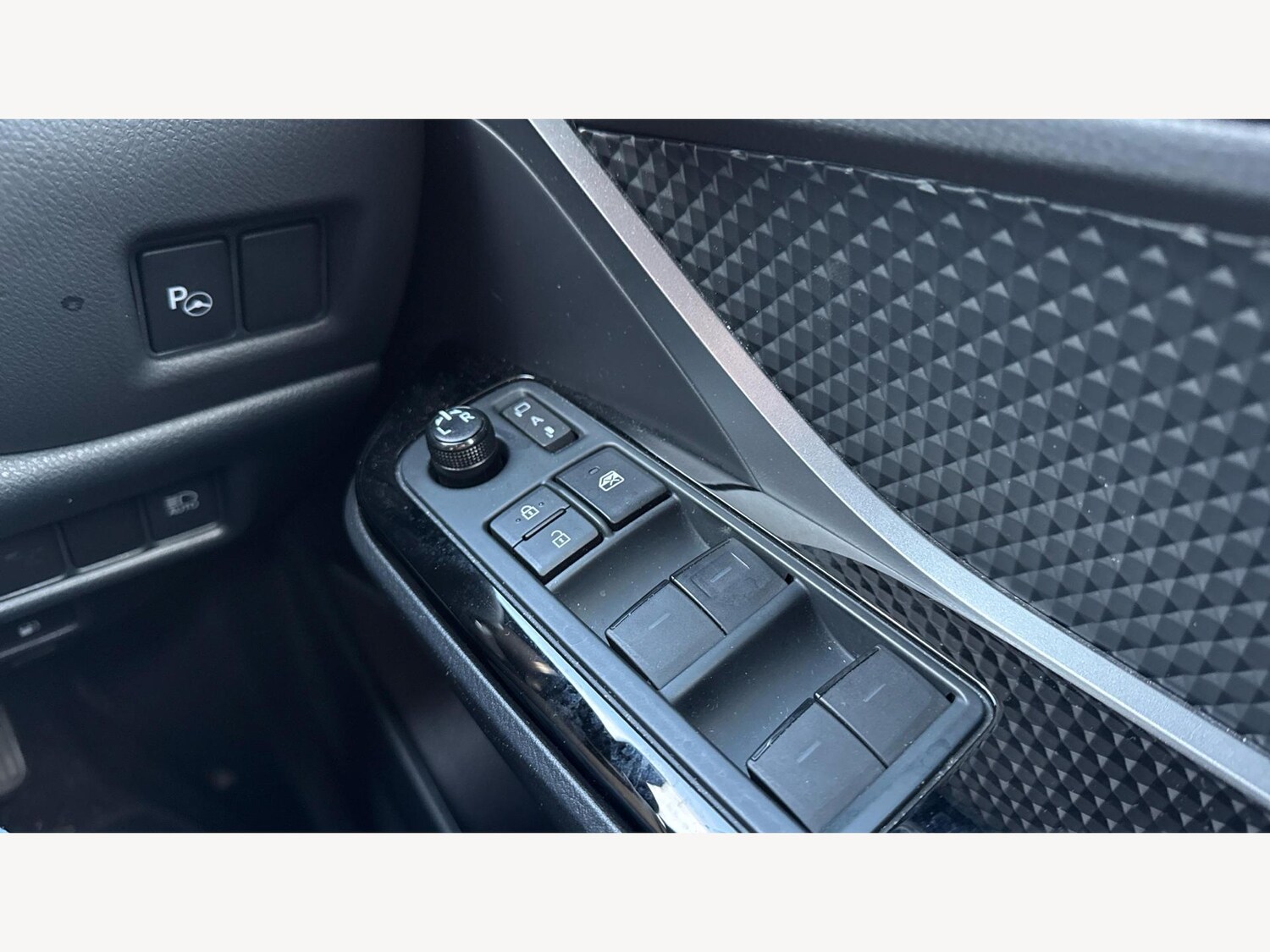 Used Toyota C-HR for sale - 77625516: Photo 27