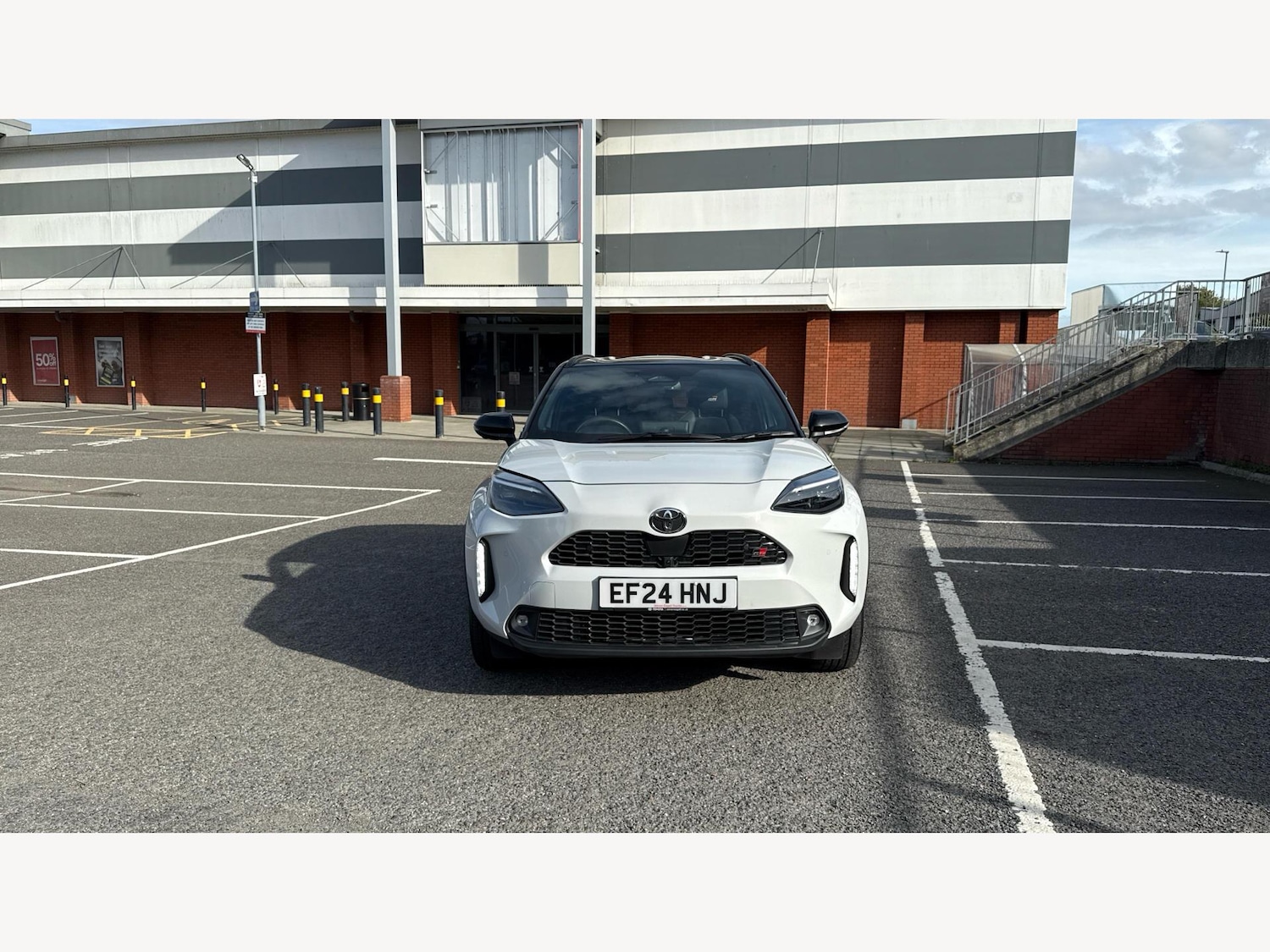 Used Toyota Yaris Cross 2024 for sale - 76370121: Photo 17