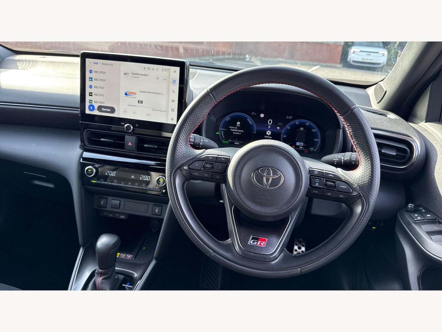 Used Toyota Yaris Cross 2024 for sale - 76370121: Photo 8
