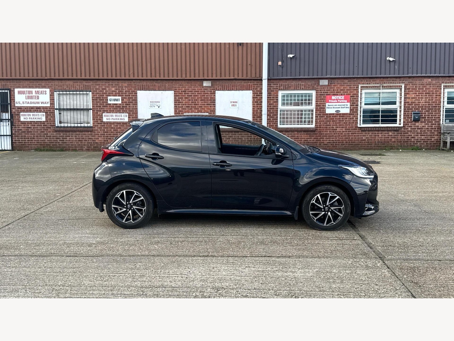 Used Toyota Yaris for sale - 77625622: Photo 18