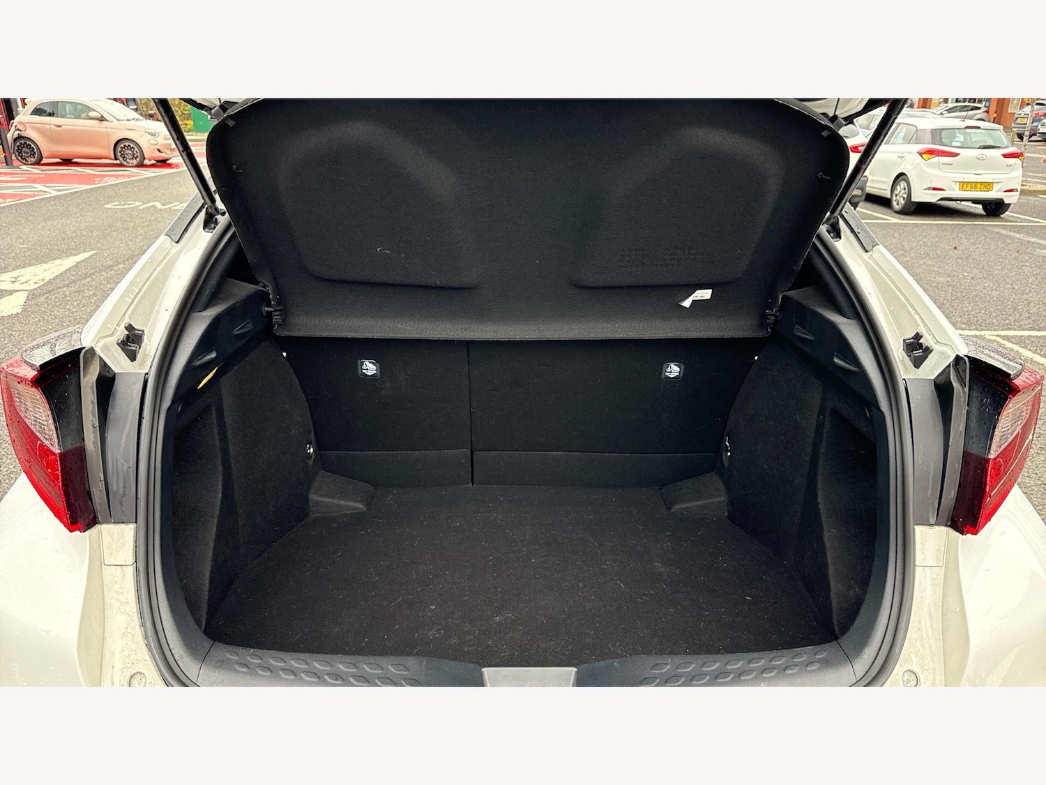 Used Toyota C-HR 2023 for sale - 76612923: Photo 16