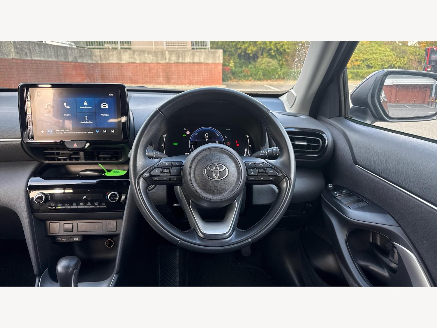 Used Toyota Yaris Cross 2024 for sale - 76370520: Photo 8