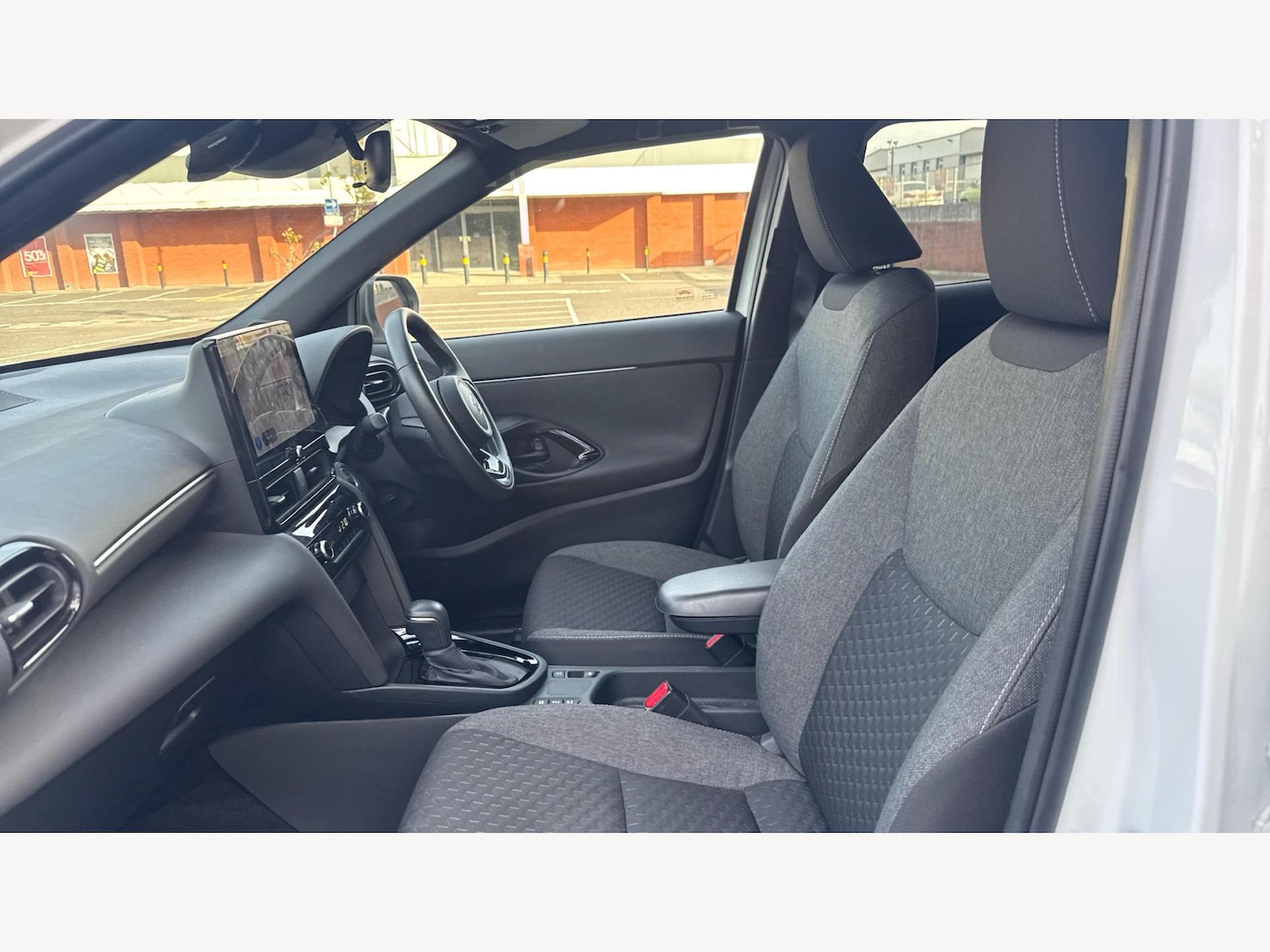 Used Toyota Yaris Cross 2024 for sale - 76370665: Photo 12