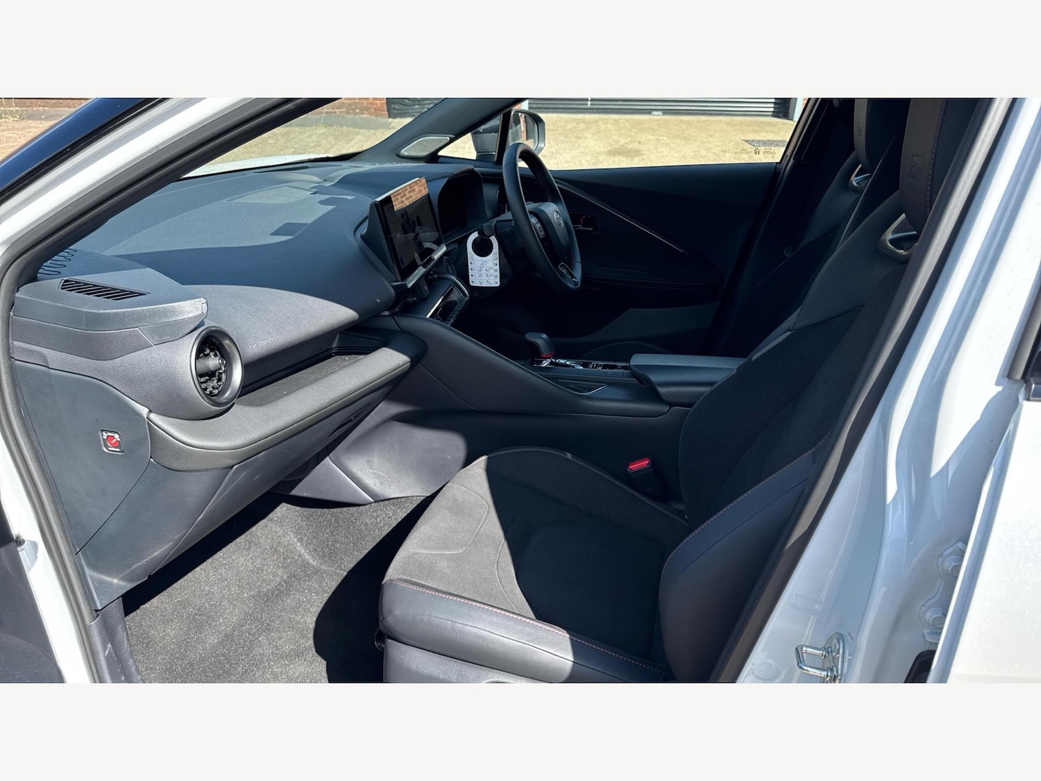 Used Toyota C-HR 2024 for sale - 76612938: Photo 12