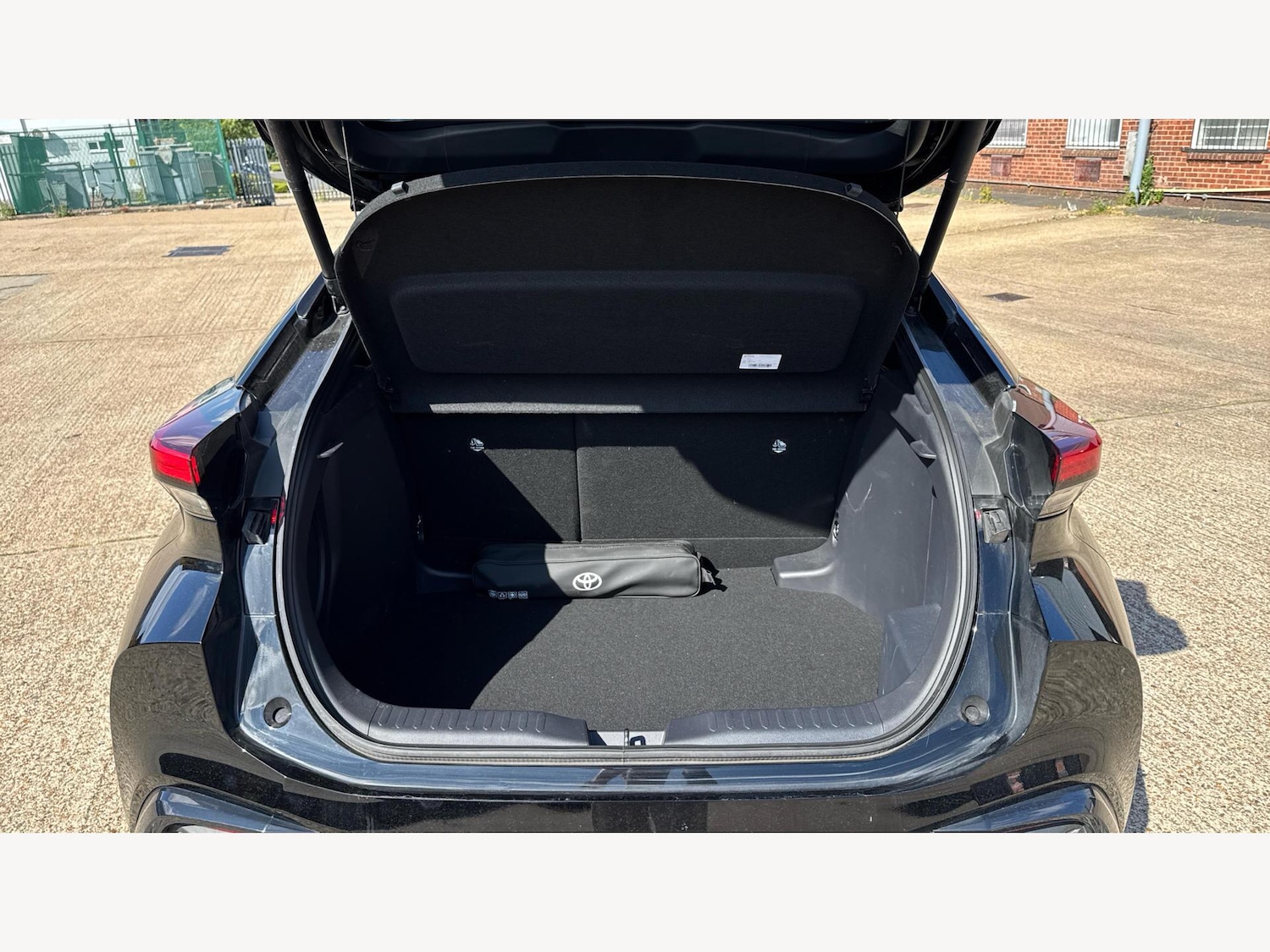 Used Toyota C-HR 2024 for sale - 76612938: Photo 16