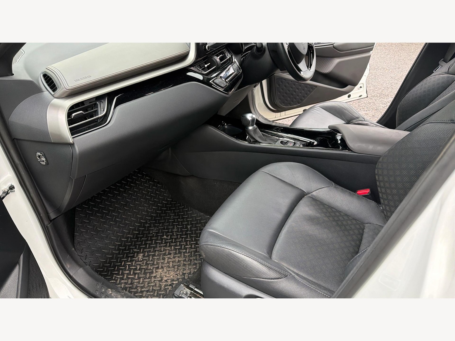 Used Toyota C-HR 2021 for sale - 76898800: Photo 12