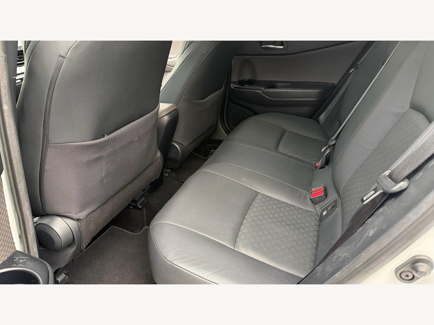 Used Toyota C-HR 2021 for sale - 76898800: Photo 15