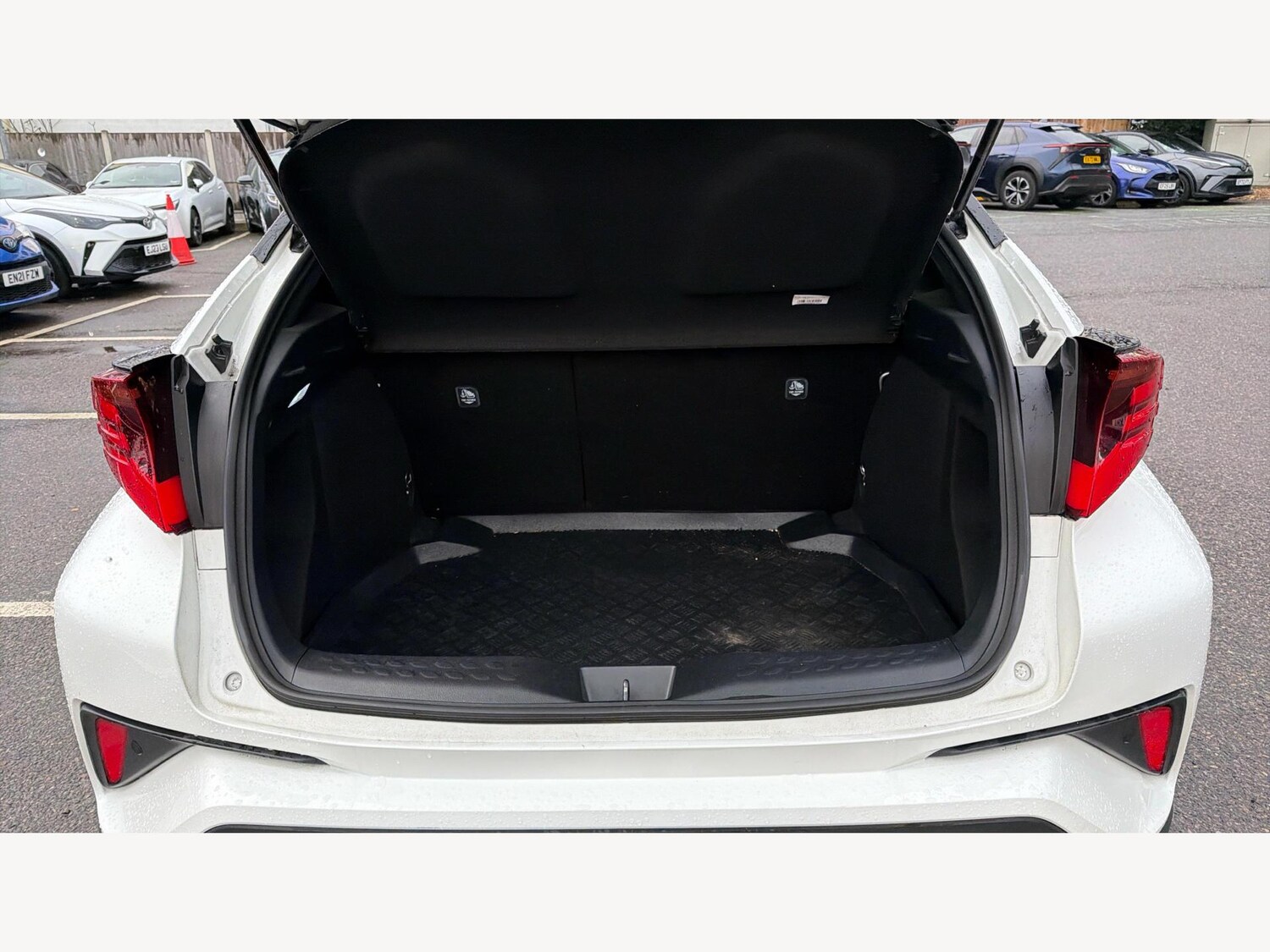 Used Toyota C-HR 2021 for sale - 76898800: Photo 16