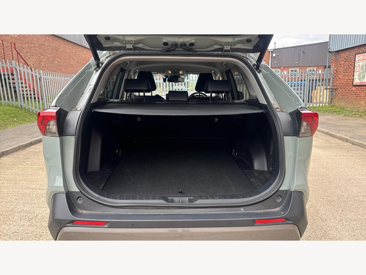 Used Toyota RAV4 2022 for sale - 76549355: Photo 16