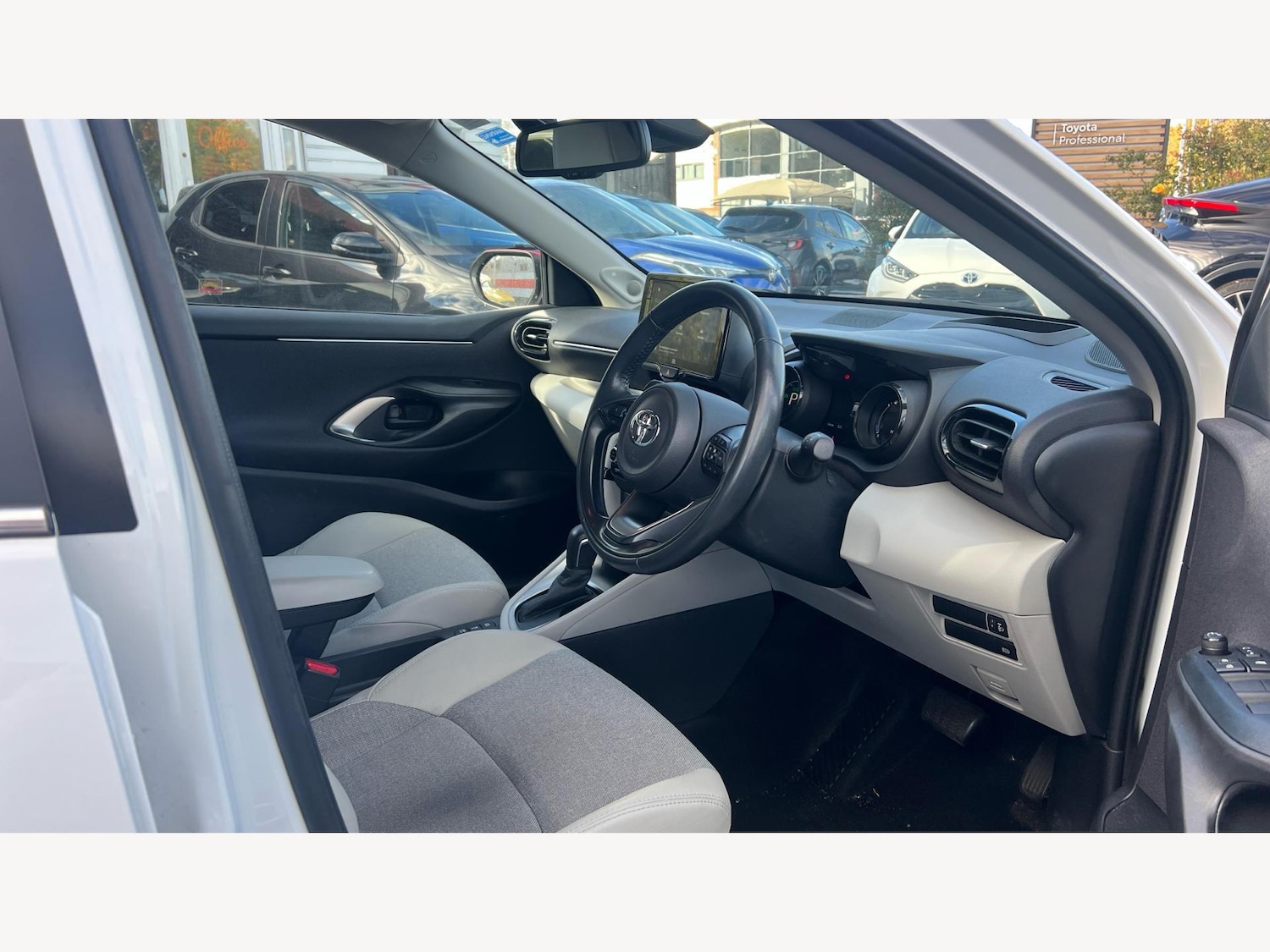Used Toyota Yaris 2022 for sale - 76613309: Photo 13