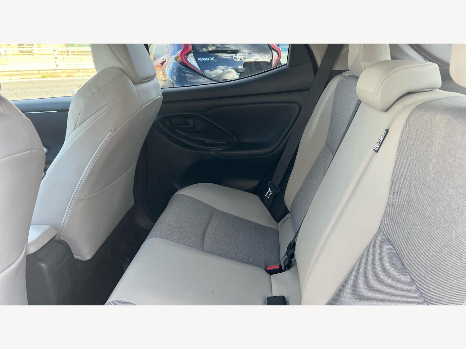 Used Toyota Yaris 2022 for sale - 76613309: Photo 15