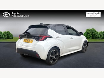 Used Toyota Yaris 2024 for sale - 76200037: Photo 2