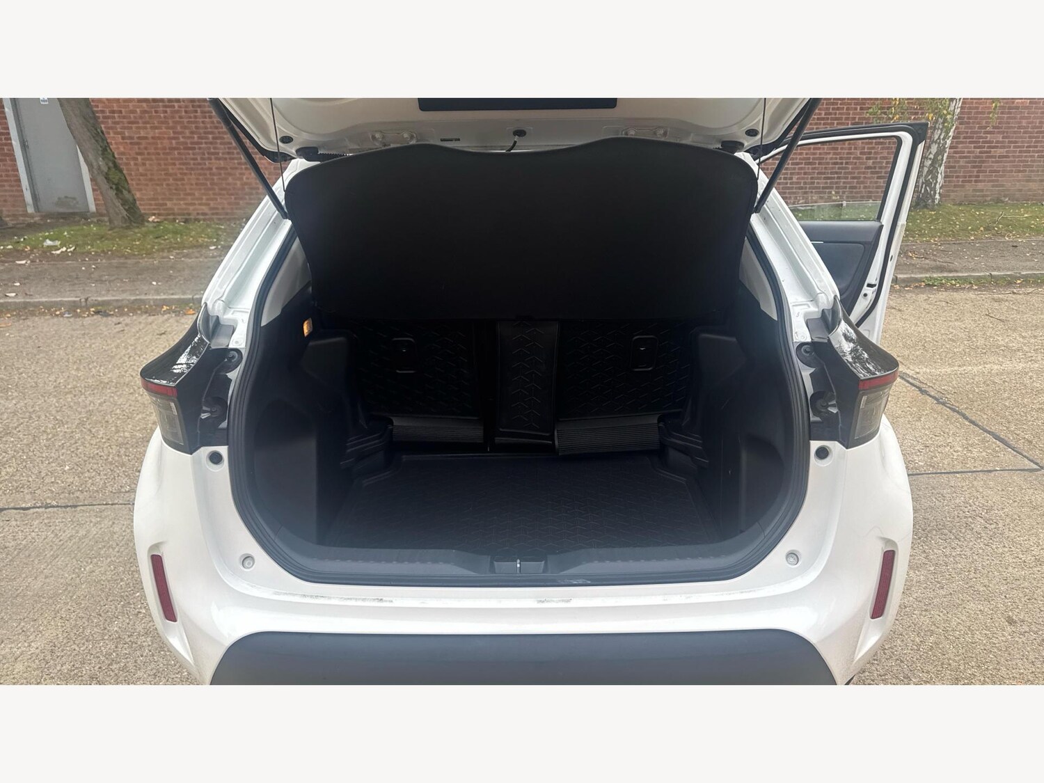 Used Toyota Yaris Cross 2022 for sale - 76371264: Photo 16