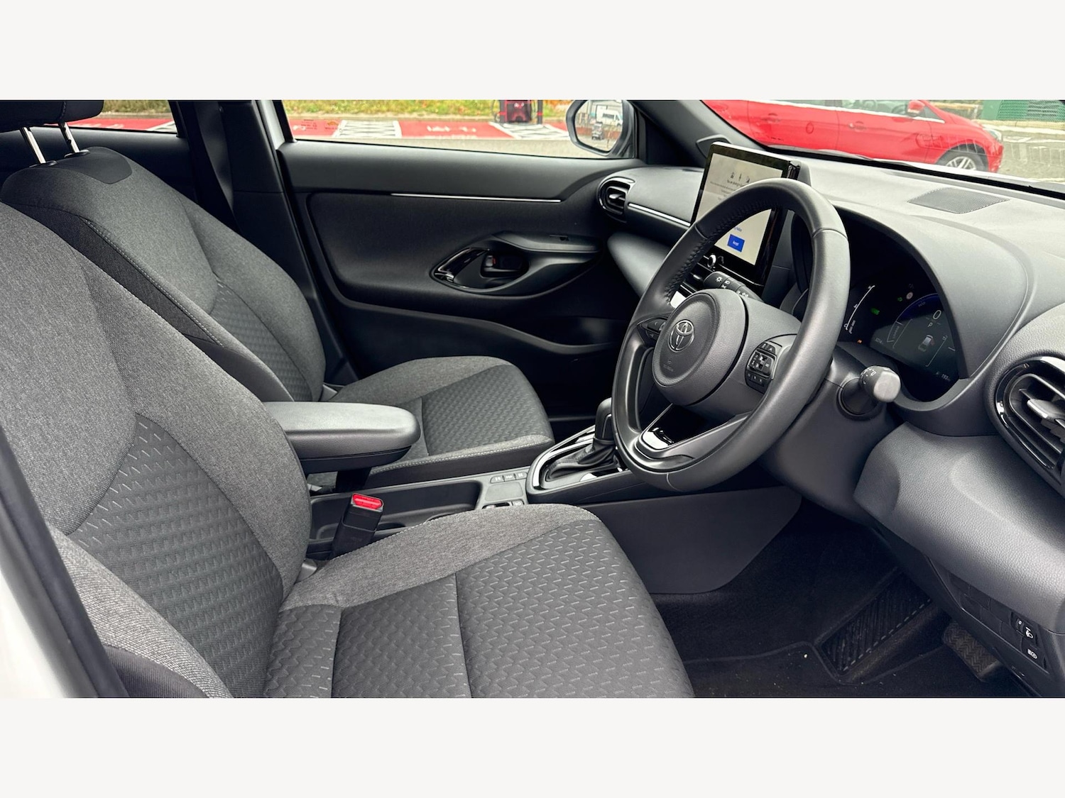 Used Toyota Yaris Cross 2025 for sale - 76296008: Photo 13