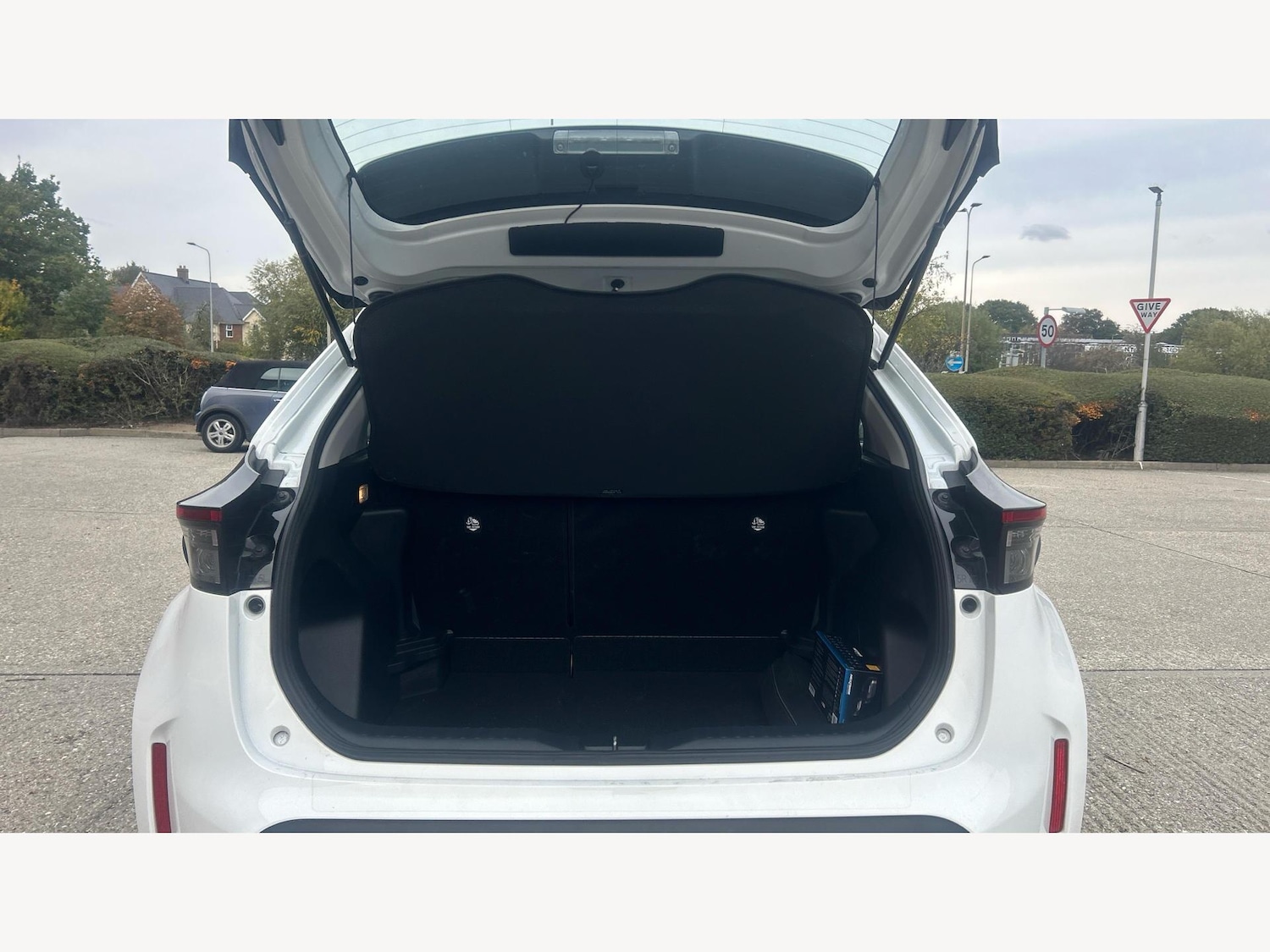 Used Toyota Yaris Cross 2023 for sale - 76634302: Photo 16