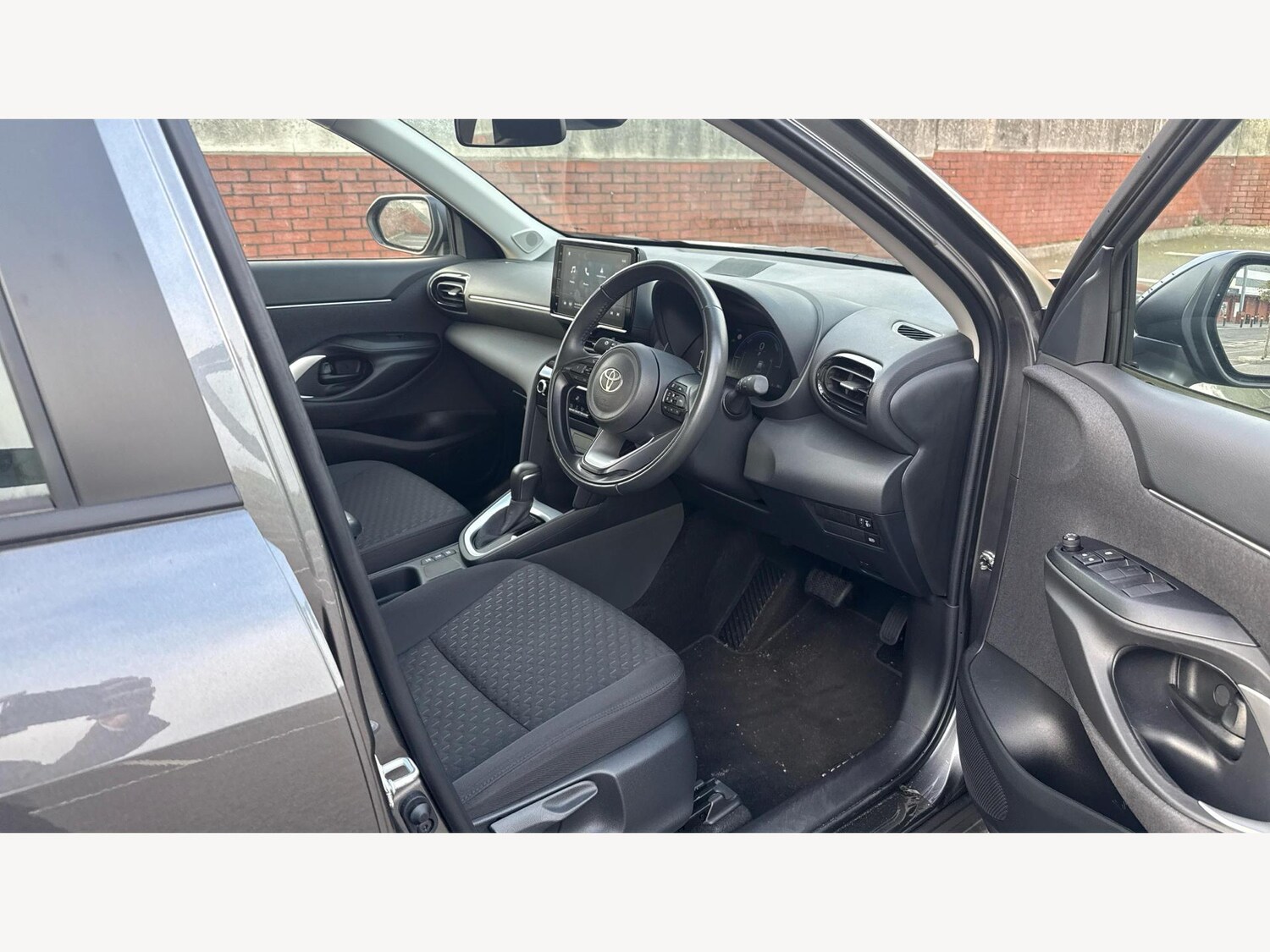 Used Toyota Yaris Cross 2024 for sale - 76997575: Photo 13