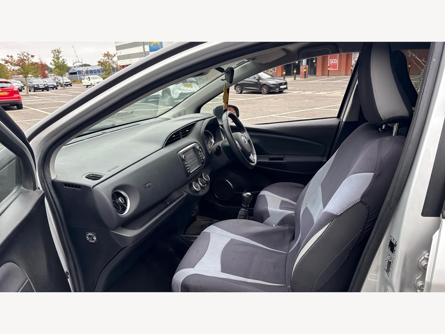 Used Toyota Yaris 2019 for sale - 76370496: Photo 12