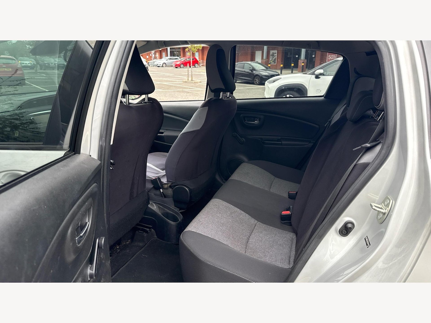 Used Toyota Yaris 2019 for sale - 76370496: Photo 15