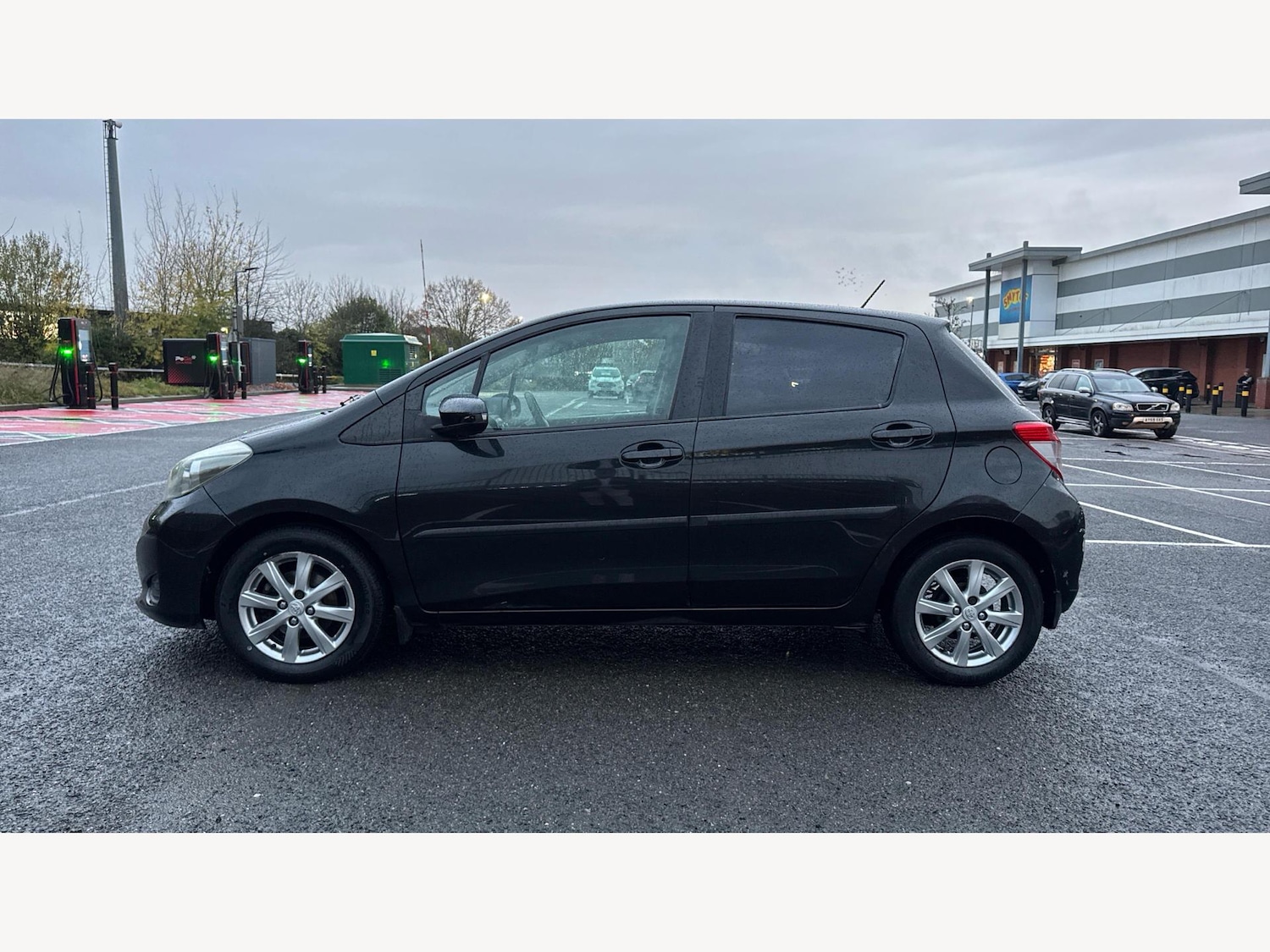 Used Toyota Yaris 2013 for sale - 76613182: Photo 19