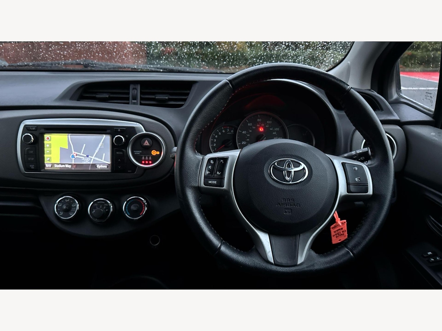 Used Toyota Yaris 2013 for sale - 76613182: Photo 8