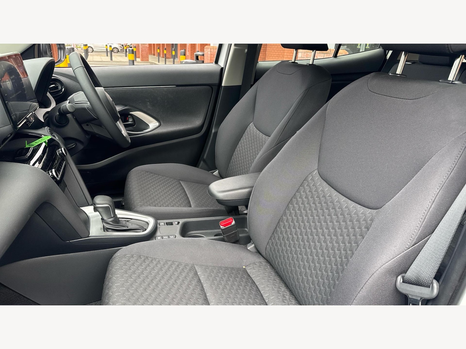 Used Toyota Yaris Cross 2025 for sale - 76200190: Photo 12