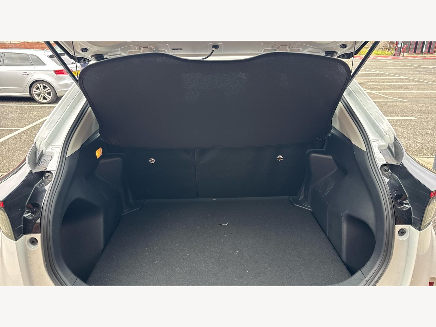 Used Toyota Yaris Cross 2025 for sale - 76200190: Photo 16