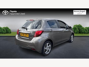 Used Toyota Yaris 2017 for sale - 76199761: Photo 2