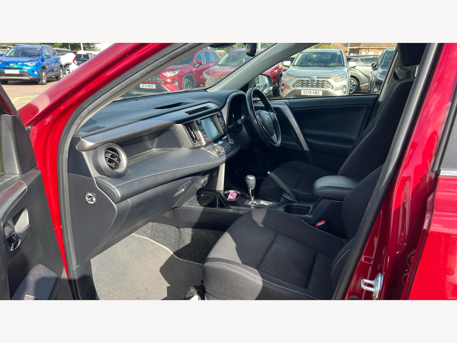 Used Toyota RAV4 2018 for sale - 76200168: Photo 12