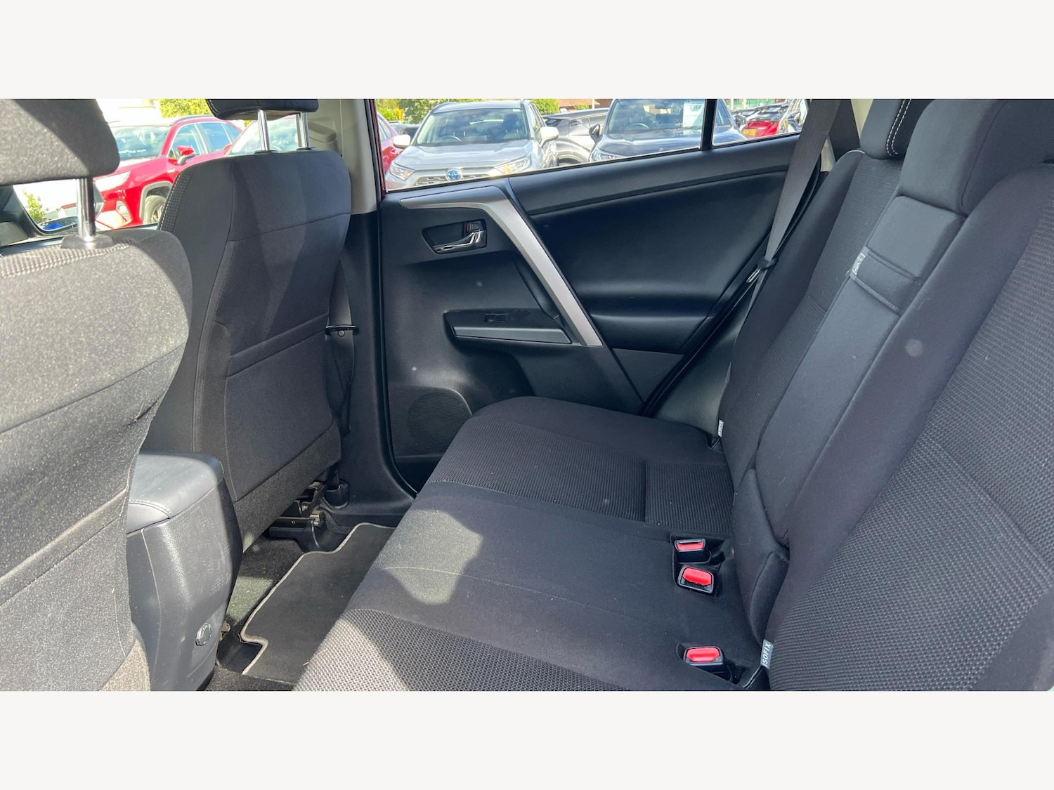 Used Toyota RAV4 2018 for sale - 76200168: Photo 15