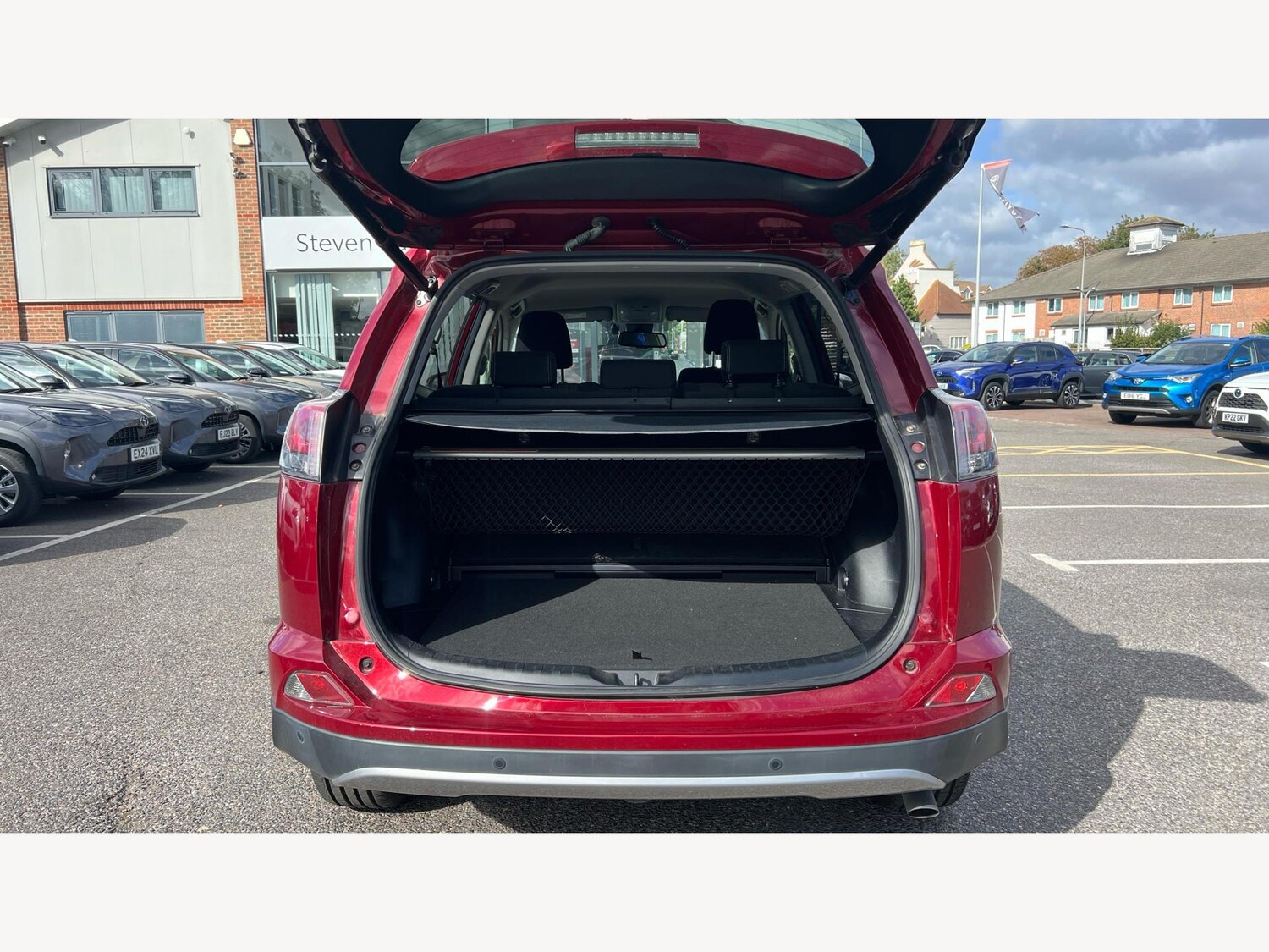 Used Toyota RAV4 2018 for sale - 76200168: Photo 16