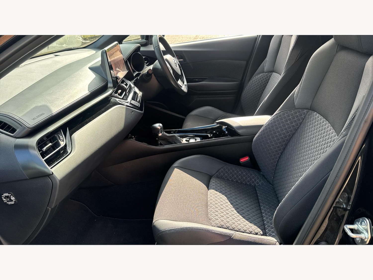 Used Toyota C-HR 2023 for sale - 76370113: Photo 12