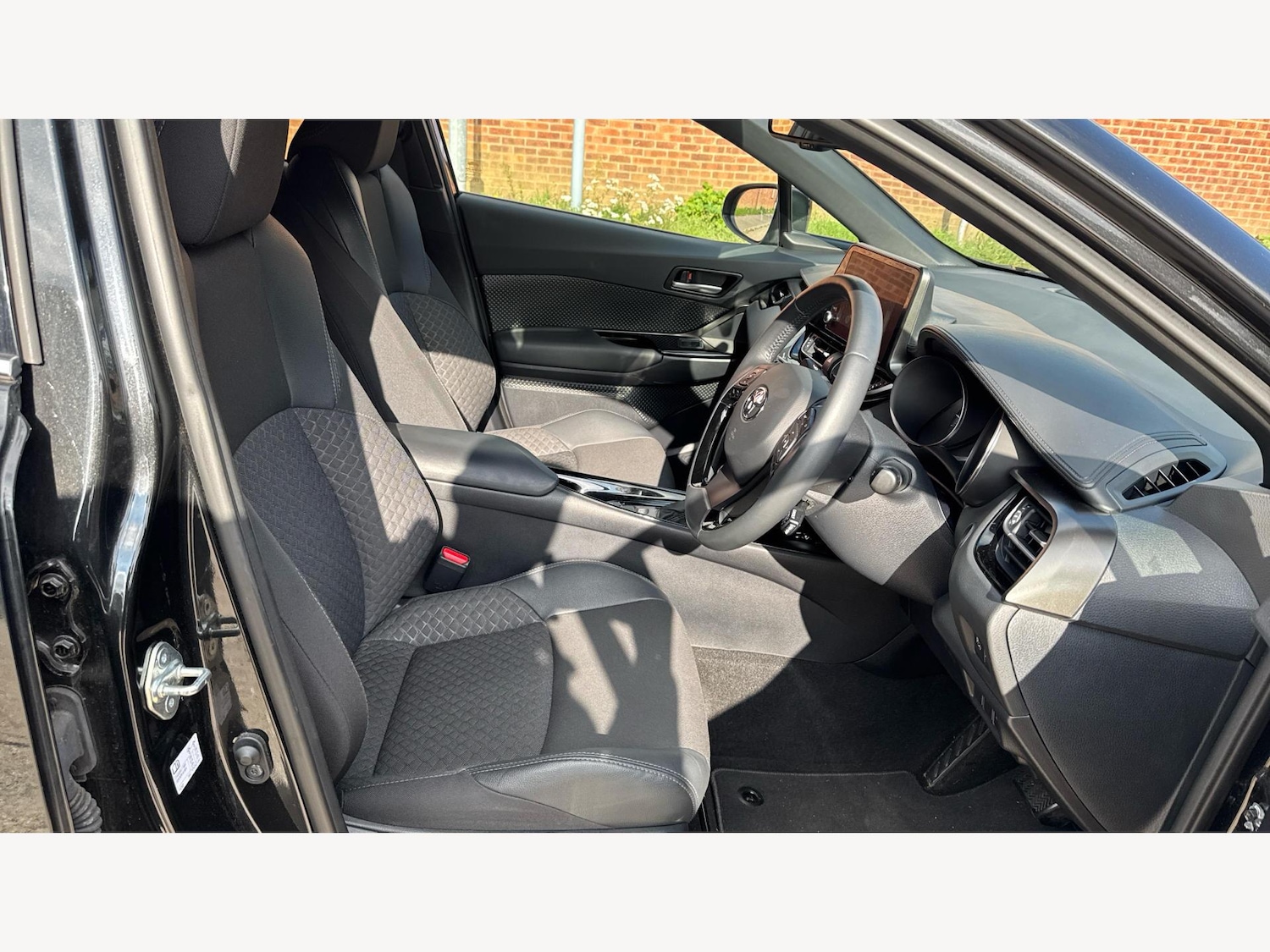 Used Toyota C-HR 2023 for sale - 76370113: Photo 13