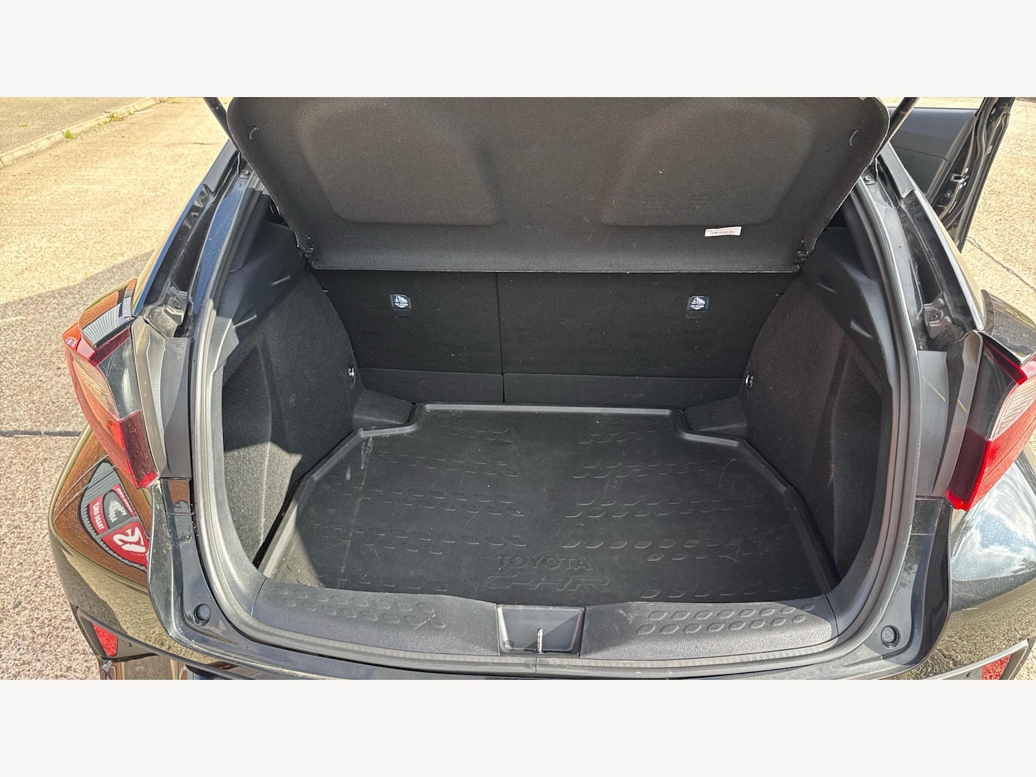 Used Toyota C-HR 2023 for sale - 76370113: Photo 16