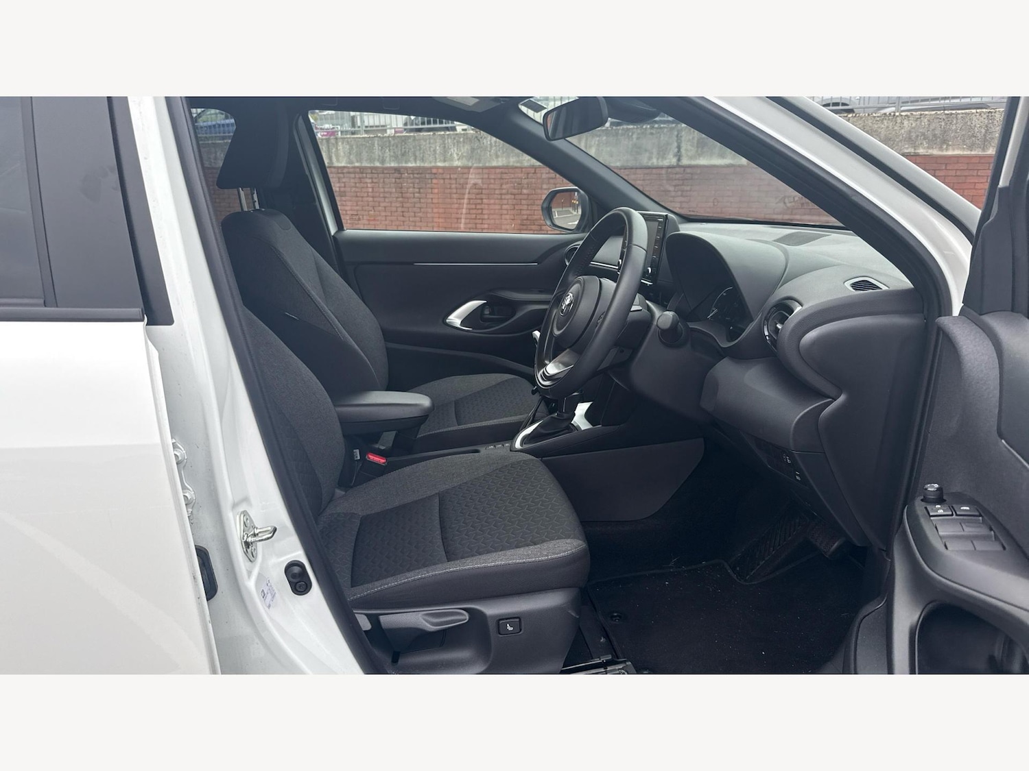 Used Toyota Yaris Cross 2024 for sale - 76371591: Photo 13