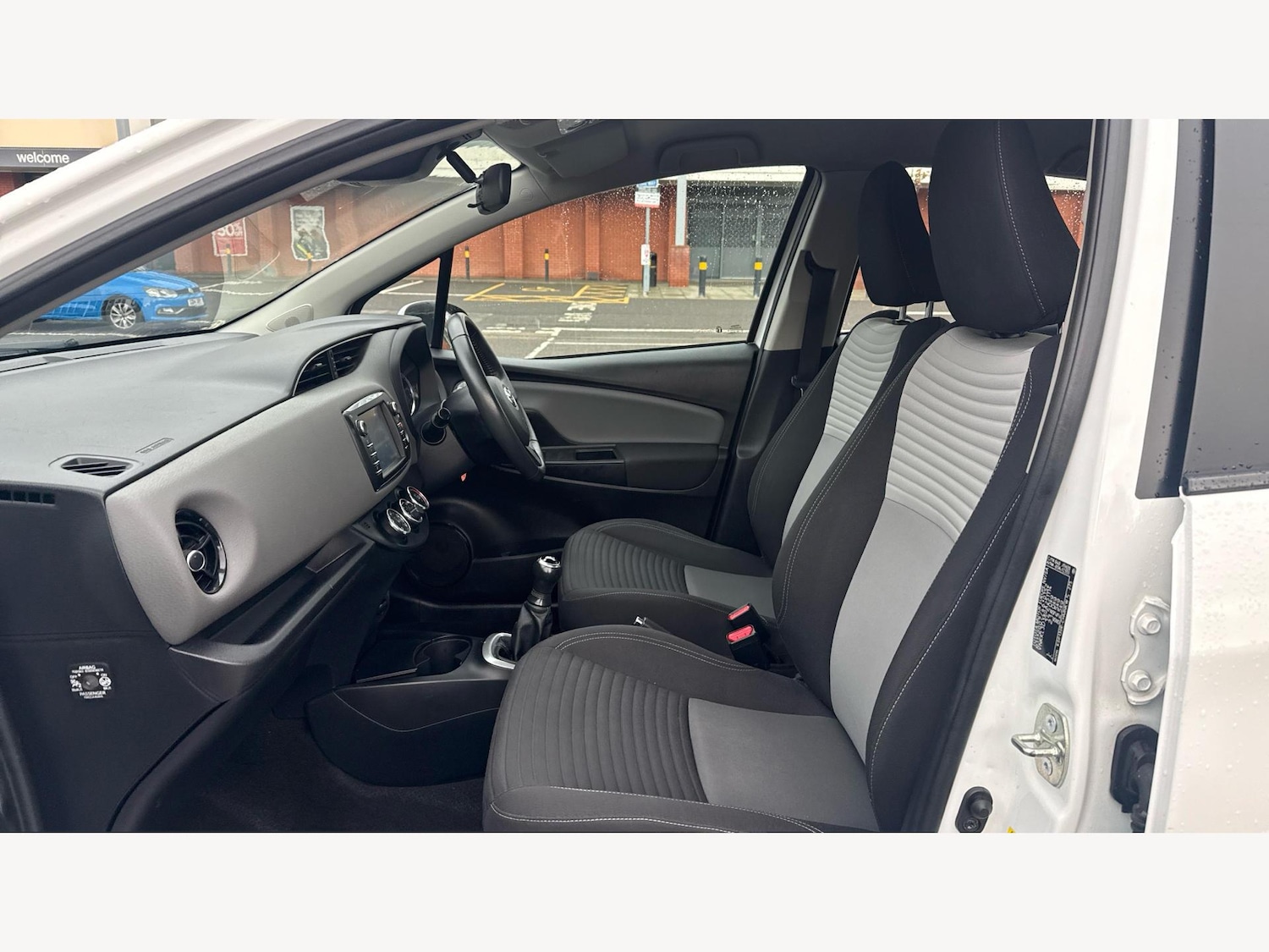 Used Toyota Yaris 2017 for sale - 76612785: Photo 12